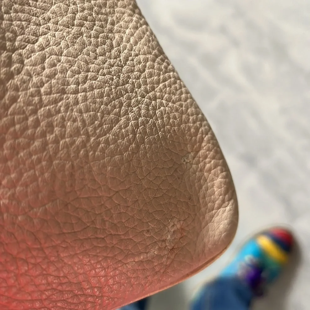 Kate Spade   Crossbody bag  beige  GUC  genuine leather pebbled    Every day bag